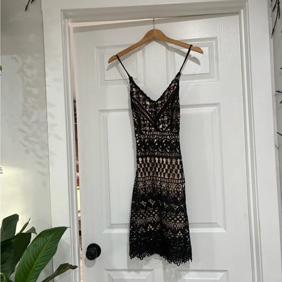 Lulu's Black and Cream Lace Midi Dress - Picture 3 of 7